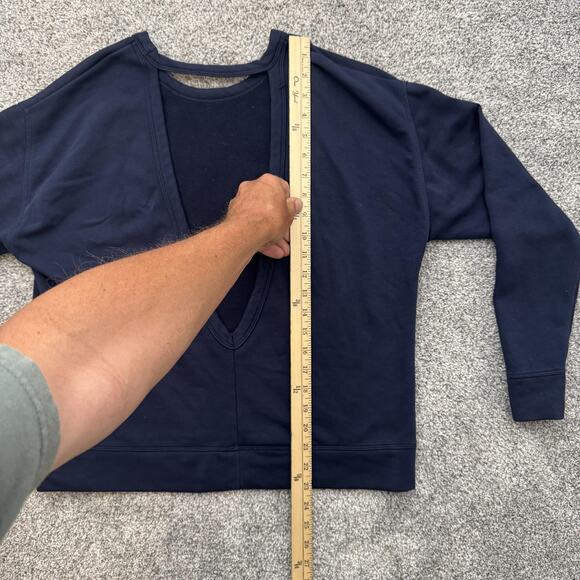 Nike Sweatshirt Womens Small Crewneck Pullover Versa Open Back 938901-451 - Picture 2 of 11